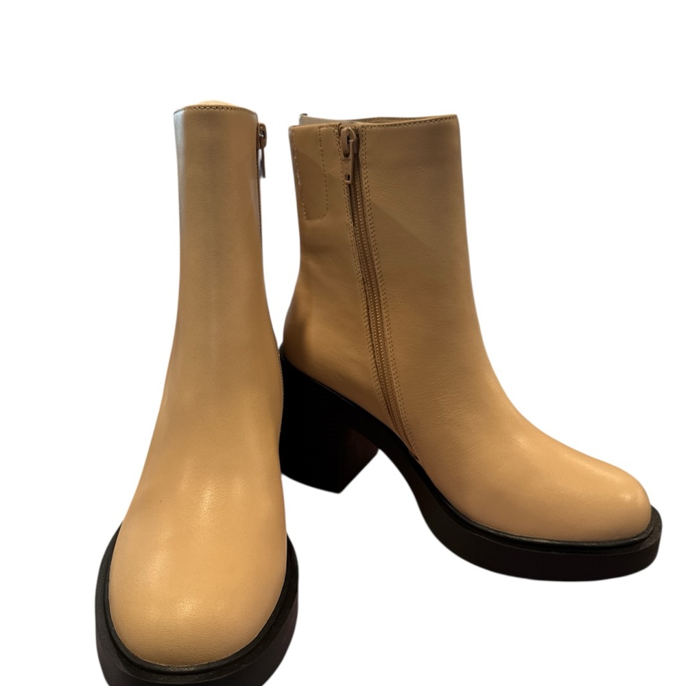 Tan Ankle Boots with Chunky Heel and Side Zipper ❤️